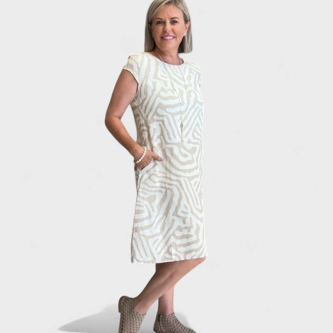 Greta - Suknelė su apvalia iškirpte ir gražiu raštu