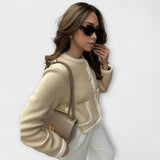 Klasikinis švarkas su dekoratyvinėmis kišenėmis