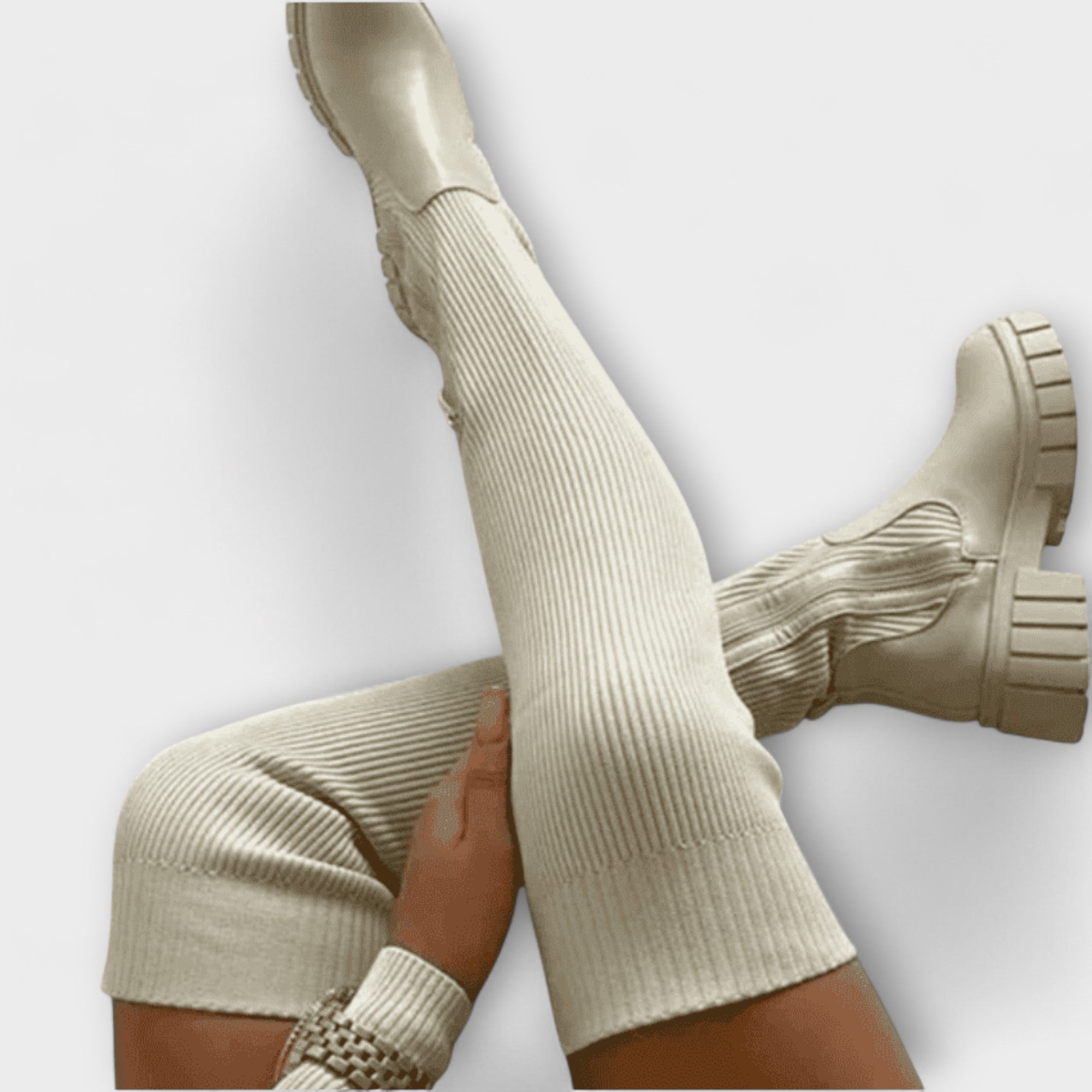 Aušrinė - Batai virš kelių