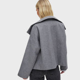 Arina | Trumpa vilnonė striukė su dvigubu užsegimu