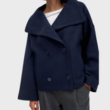 Arina | Trumpa vilnonė striukė su dvigubu užsegimu