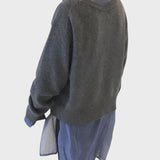 Ugnė | Minkštas megztinis su žaisminga sagų užsegimo detale